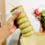 كوب شفاف مع مصاصىة