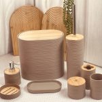 طقم حمام 8 قطع بيضاوي غطا خشب لون كبتشينو